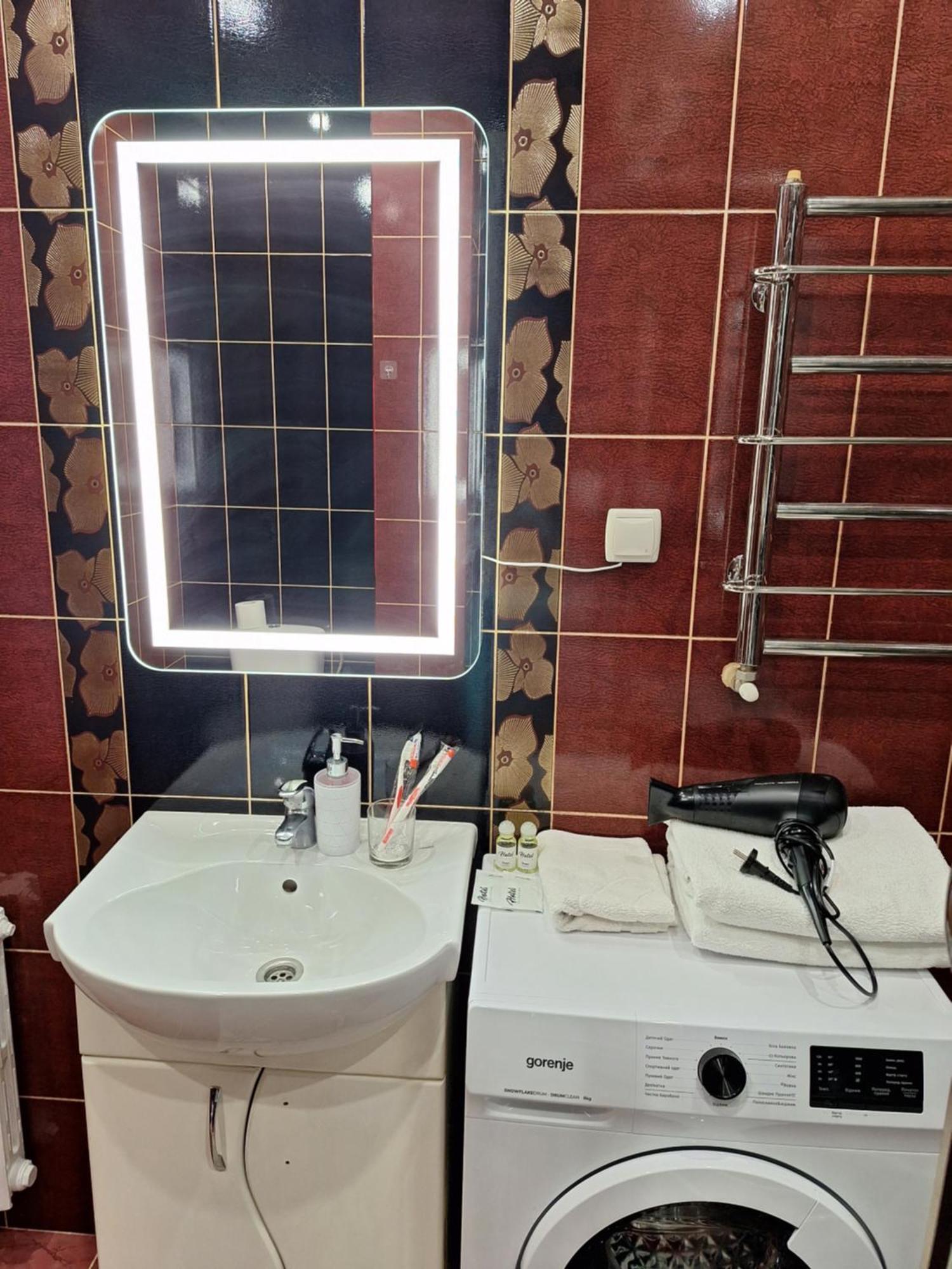 Однокімна Квартира Біля Каштанової Алеї У Центрі Полтави Мережа Alexapartments Документи Для Відряджень Безконтатне Заселення 24-7 폴타바 외부 사진